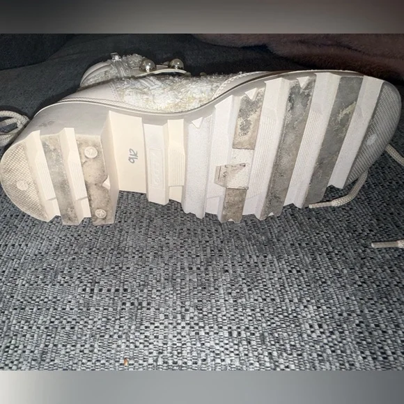 ⚫️⚫️ALDO Women's Cream Lace-Up Boots - Picture 6 of 6